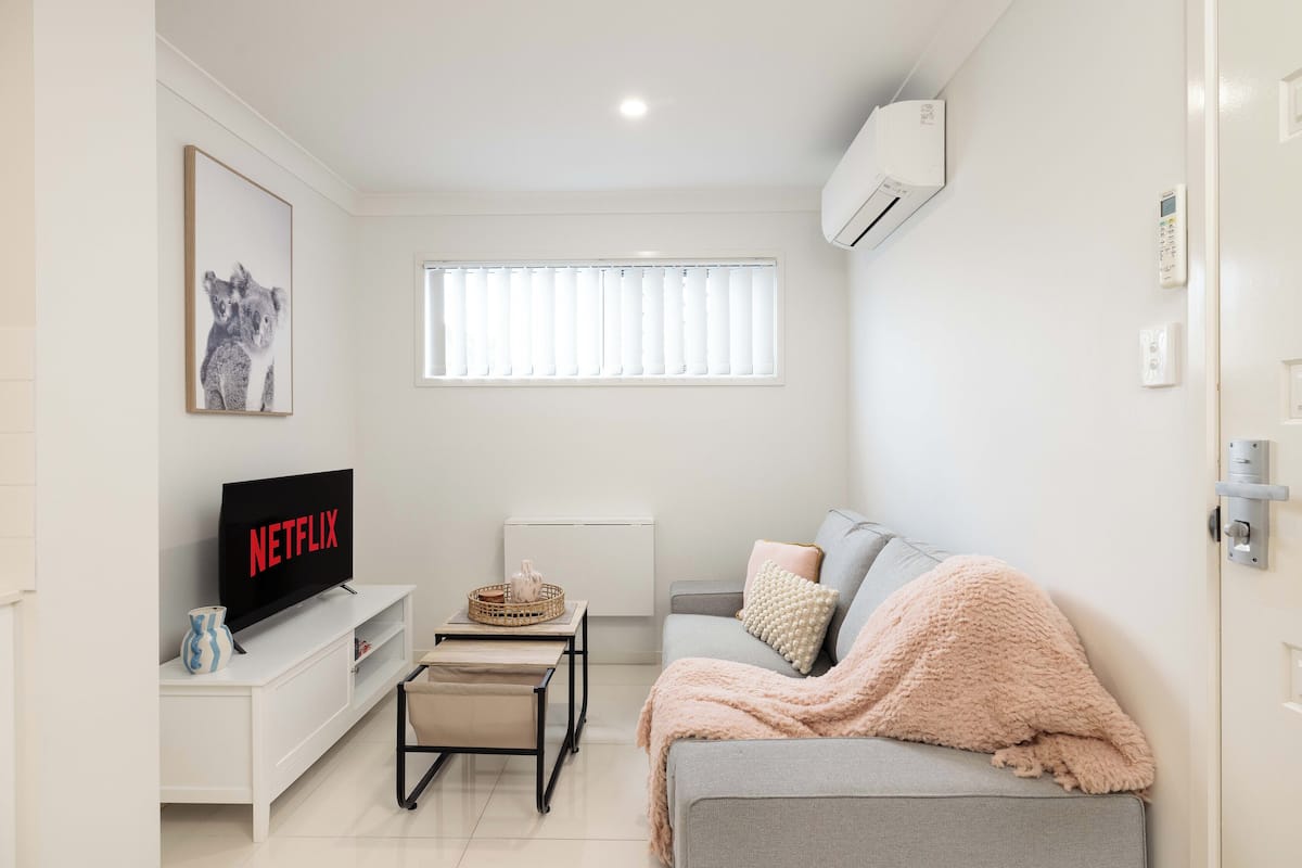 Standard Apartment, 1 Queen Bed, Non Smoking, Kitchen | Living area