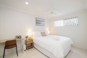 Standard-Apartment, 1 Queen-Bett, Nichtraucher, Küche | 1 Schlafzimmer, Schreibtisch, laptopgeeigneter Arbeitsplatz
