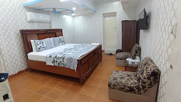 Habitación con 1 cama matrimonial o 2 individuales, vista a la ciudad | Wifi gratis