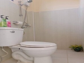 Håndklær, såpe og toalettpapir