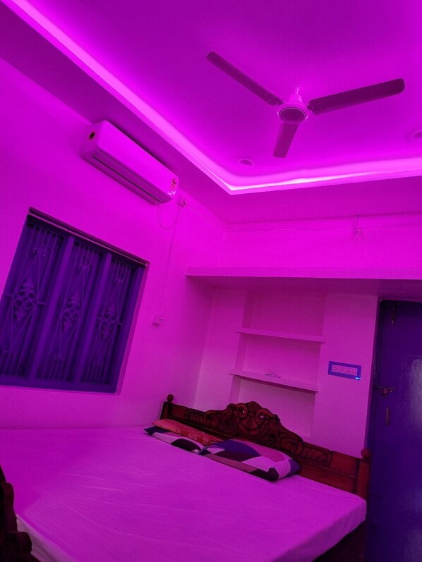 Dobbeltrom – deluxe, byutsikt | Wi-fi (inkludert) og sengetøy