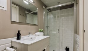 Douche, serviettes fournies