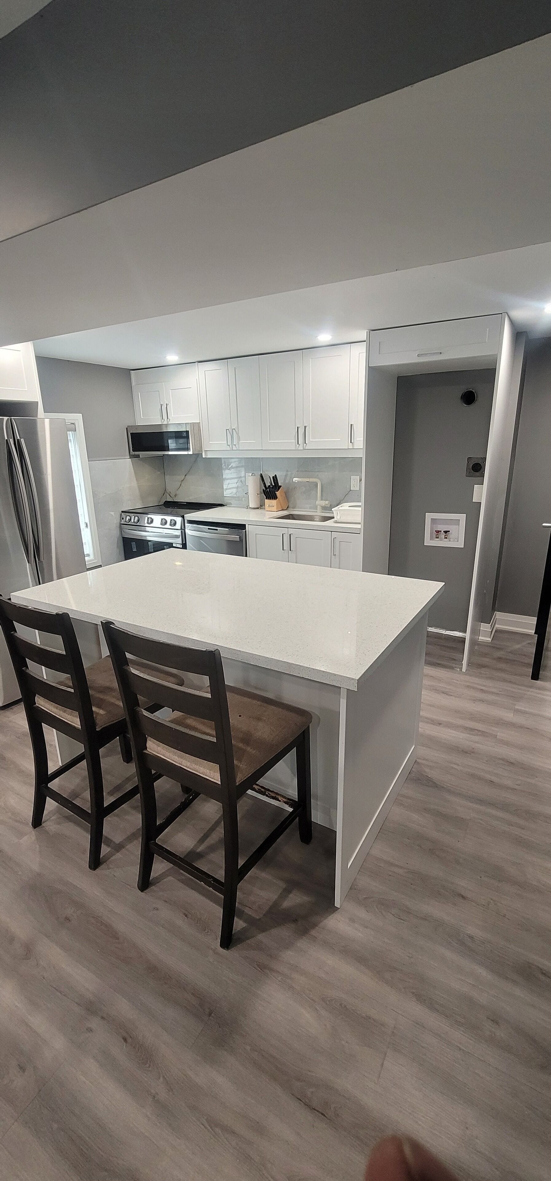 Refrigerador, microondas, horno y parrilla de estufa 