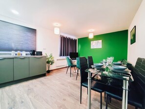 Dining - ✪Apartment✪ Near NEC, BHX, Bullring & Solihull (Birmingham)
