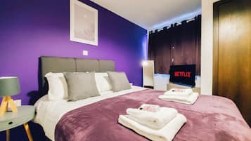 2 bedrooms, iron/ironing board, WiFi, bed sheets