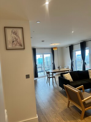 Apartment, 2 Bedrooms, Balcony, City View | Living room