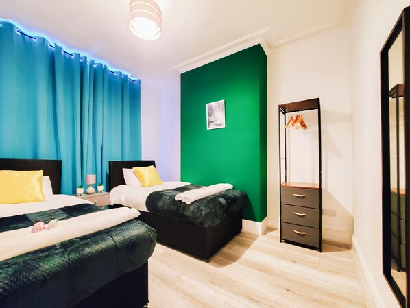 3 bedrooms, iron/ironing board, WiFi, bed sheets