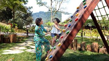 Children’s play area – outdoor