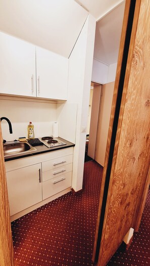Fridge, oven, stovetop