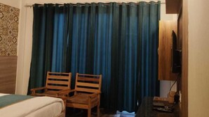 مكتب ومساحة عمل للكمبيوتر المحمول وواي فاي مجانًا