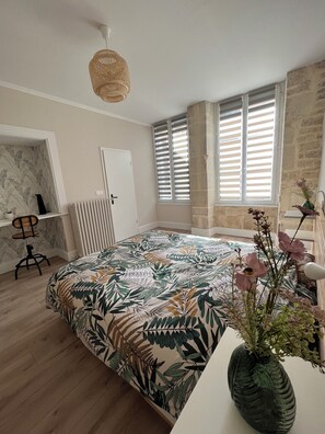 1 bedroom, desk, iron/ironing board, internet - La Cour Du Prince, La Cour Du Prince Verdun (Verdun)