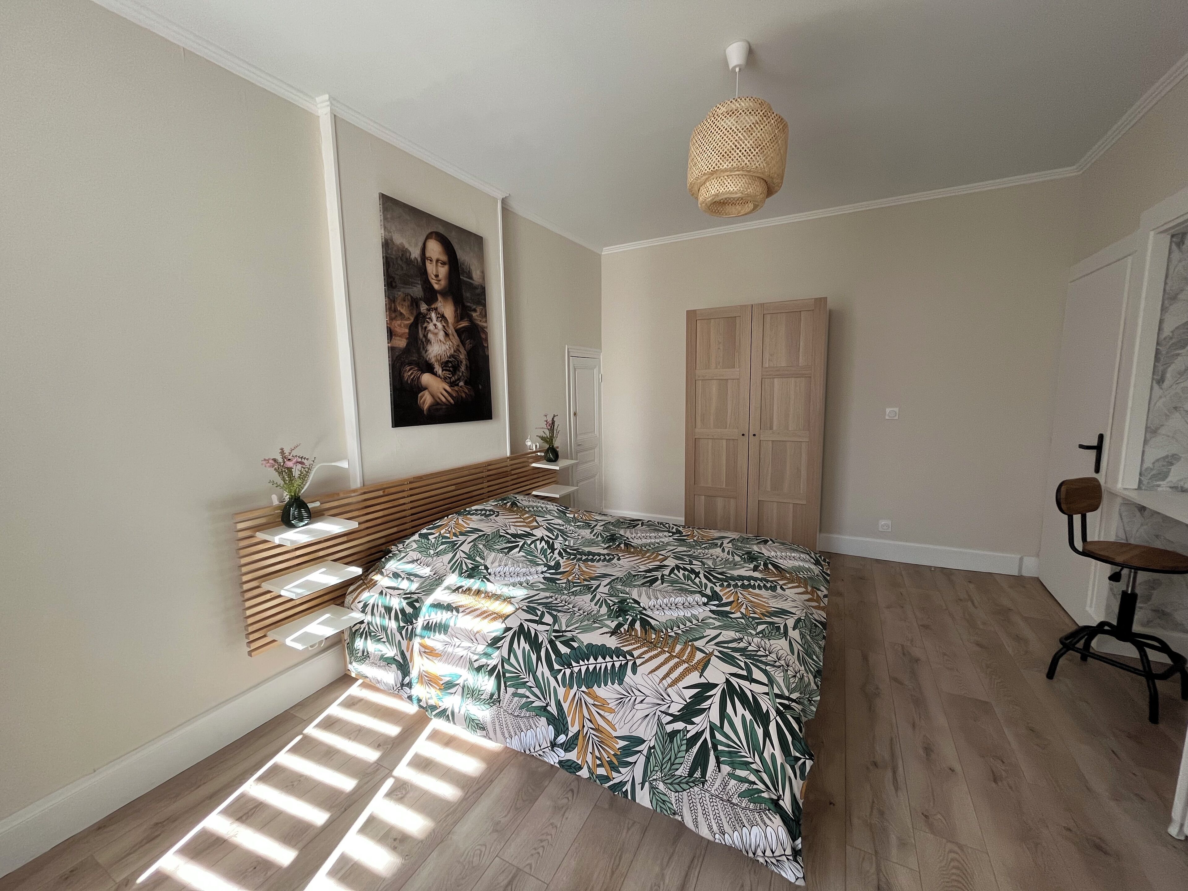 1 chambre, bureau, fer et planche à repasser, accès Internet