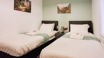 3 bedrooms, iron/ironing board, WiFi, bed sheets
