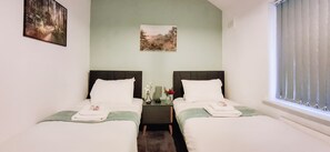 3 bedrooms, iron/ironing board, WiFi, bed sheets