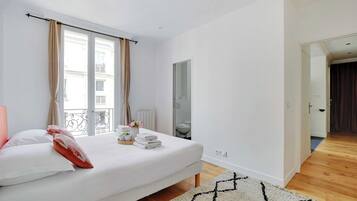 1 chambre, fer et planche à repasser, accès Internet, draps fournis