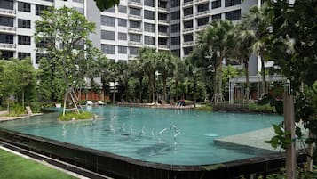 Kolam renang terbuka
