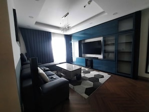 Apartment, 3 Bedrooms, Balcony, City View | Free WiFi