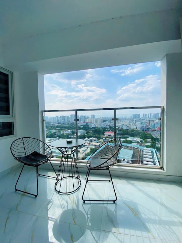 Apartment, 3 Bedrooms, Balcony, City View | Street view