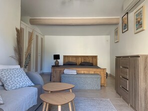 3 bedrooms, iron/ironing board