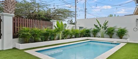 House (4 Bedrooms) | Depan hartanah