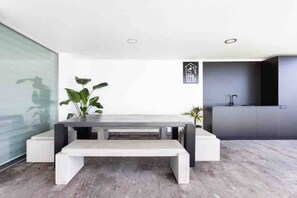 Villa, 3 soverom, røyk, privat basseng | Spisestue