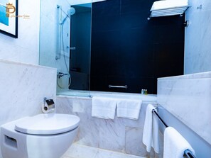 Hårføner, håndklær, såpe og sjampo