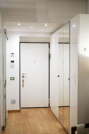 Interior - One-room apartment on the Naviglio, Tortona (Milano)