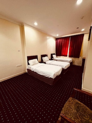 Premium bedding, laptop workspace, free WiFi, bed sheets - Mayr Moyasar (Makkah)