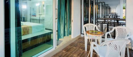 Chambre Triple Supérieure | Terrasse/Patio