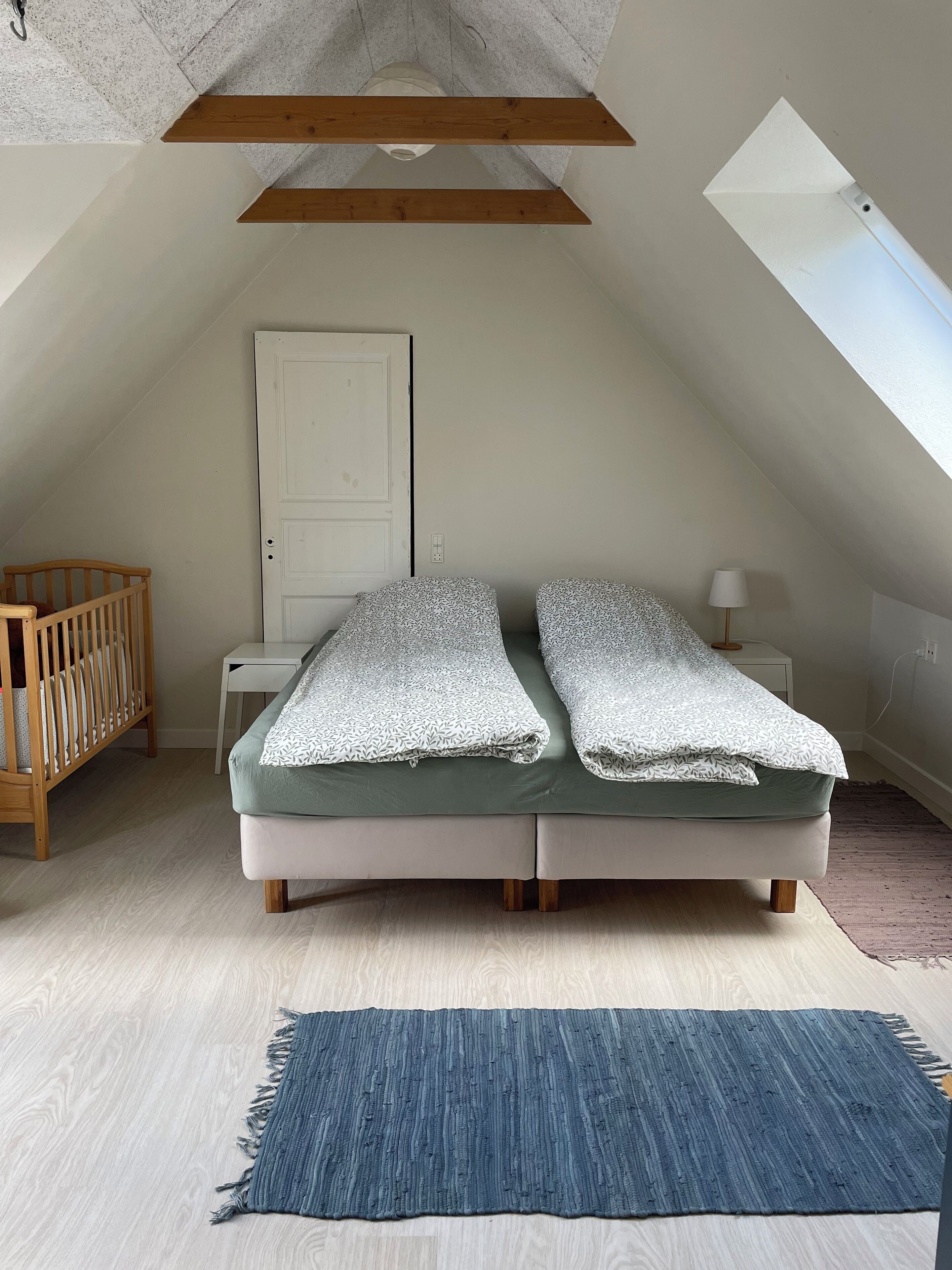 2 habitaciones, tabla de planchar con plancha, wifi y ropa de cama 