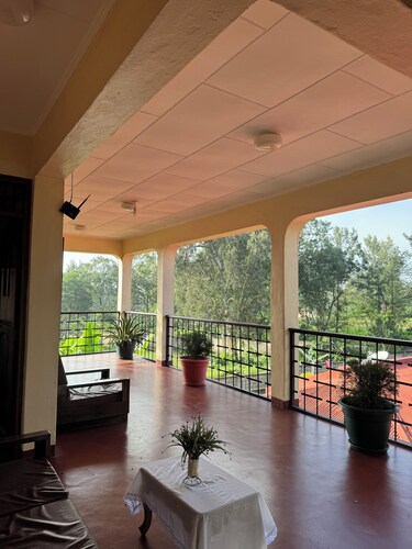 Marvelous 9-bedroom bed & breakfast in Arusha/Tengeru/Akeri road