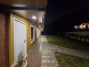 Luksusmökki | 1 makuuhuone, ylelliset vuodevaatteet, memory foam -patjalliset sängyt