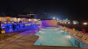 Bar en la piscina