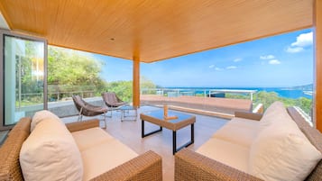 Appart'hôtel Luxe, 2 chambres, balcon, vue établissement | Terrasse/Patio