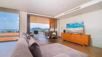 Appart'hôtel Luxe, 2 chambres, balcon, vue établissement | Coin séjour | Télévision à écran plat