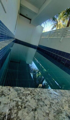 6 utendørsbassenger