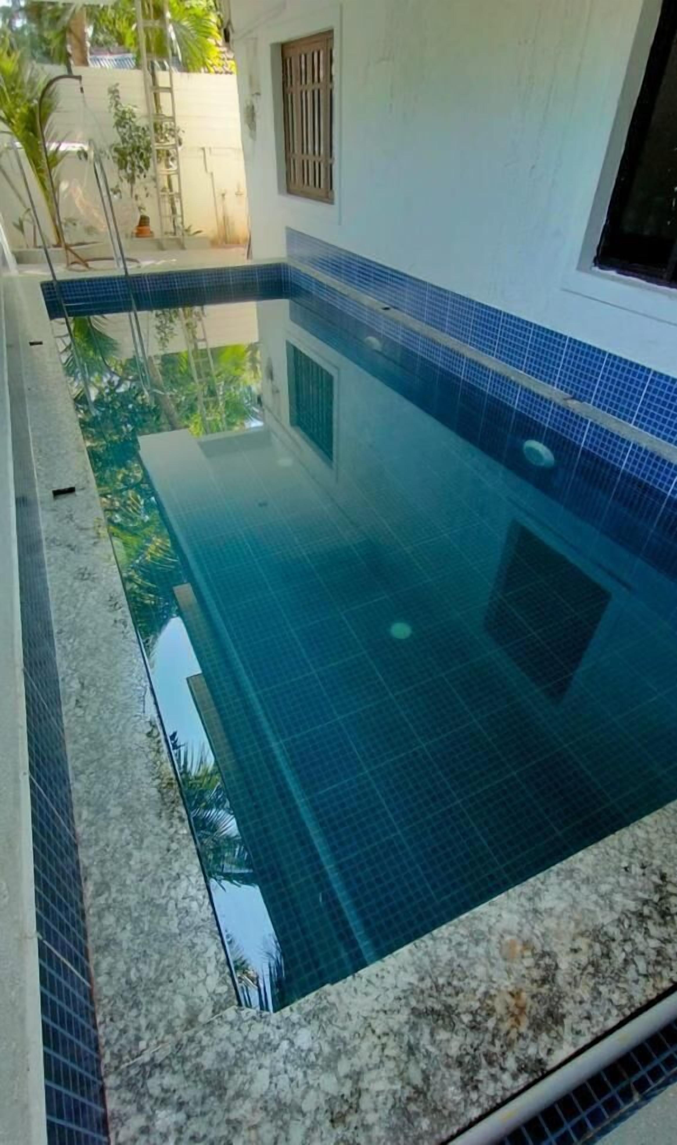 6 kolam renang outdoor