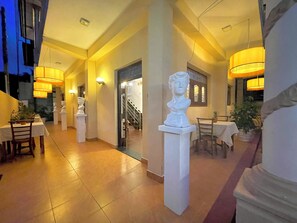 Dining - Rivinson (Negombo)