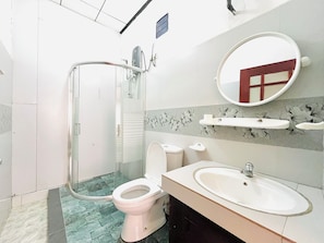 Deluxe Double Room | Bathroom - Rivinson (Negombo)