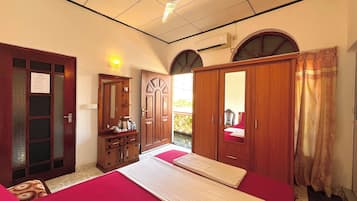 Habitación doble Deluxe, vista parcial al océano | Wifi gratis