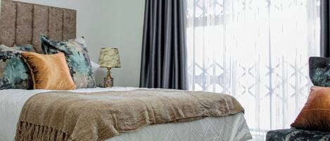 3 عدّة غرف نوم وستائر تعتيم ومكواة/لوح كي وواي فاي مجانًا