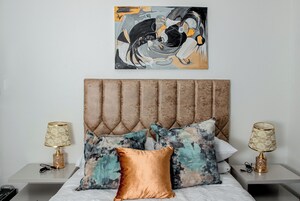 3 habitaciones, cortinas blackout y tabla de planchar con plancha 