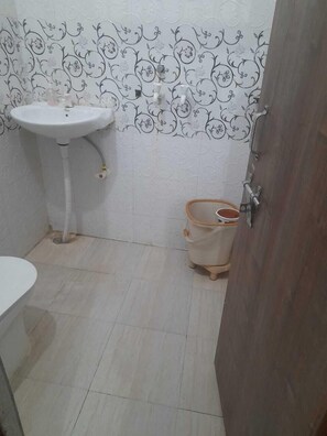 Classic Double Room | Bathroom