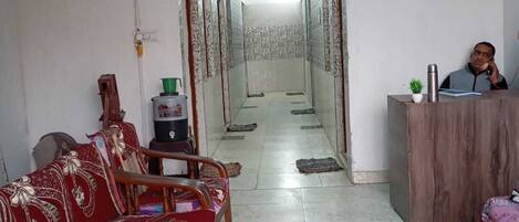 Coin salon dans le hall