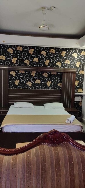 Classic Double Room, City View | Free WiFi, bed sheets - Goroomgo The Royal Puri (Brahmagiri)