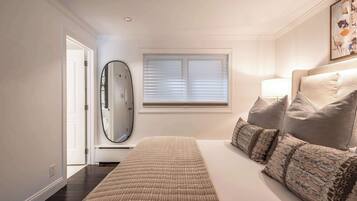 1 bedroom, in-room safe, desk, iron/ironing board