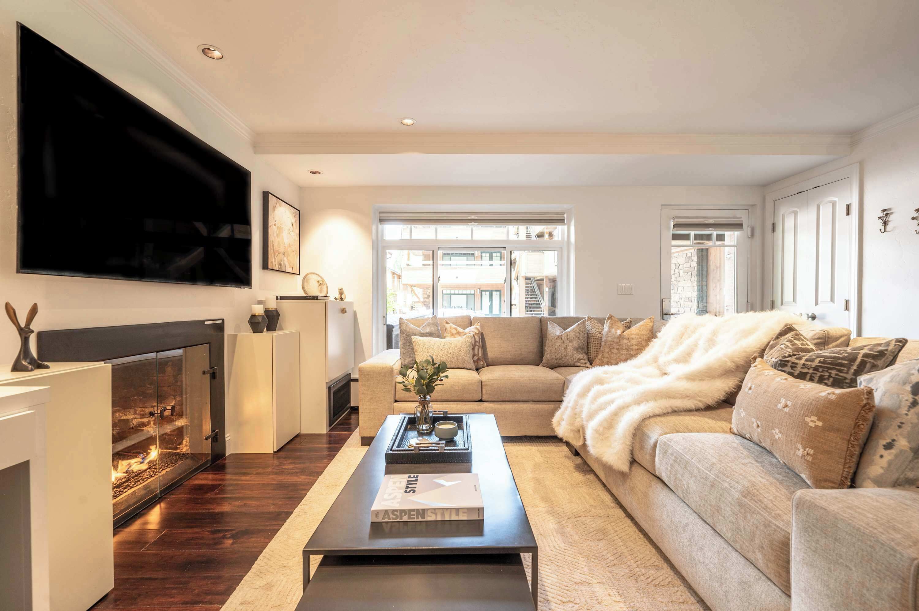 Smart-tv, pejs, kontorer