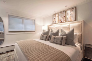 1 habitación, caja de seguridad en la habitación y escritorio