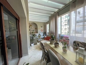 Apartment, 3 Schlafzimmer, barrierefrei, Raucher | Wohnzimmer