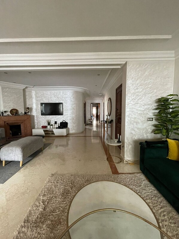 Apartment, 3 Bedrooms, Accessible, Smoking | Living room